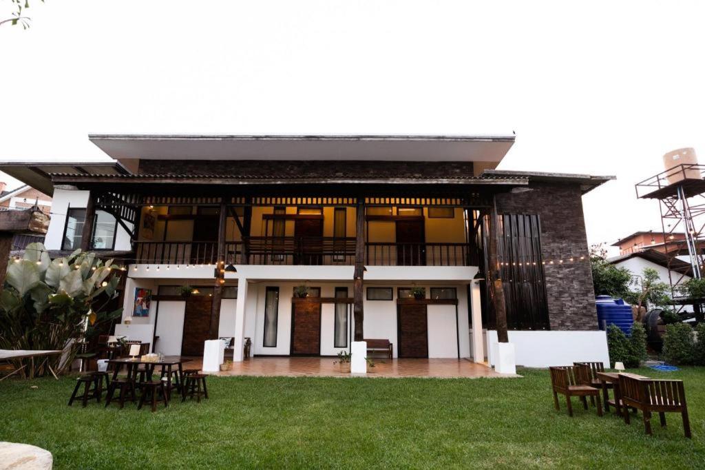 Croissant Hotel And Cafe Чіанграй Екстер'єр фото